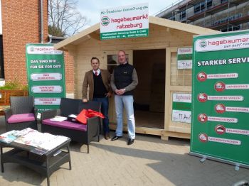 Links Marktleiter Sven Buse mit seinem Stellvertretenden Marktleiter Denis Damski auf Gewerbeschau in Ratzeburg 2012 Links Marktleiter Sven Buse mit seinem Stellvertretenden Marktleiter Denis Damski auf Gewerbeschau in Ratzeburg 2012
